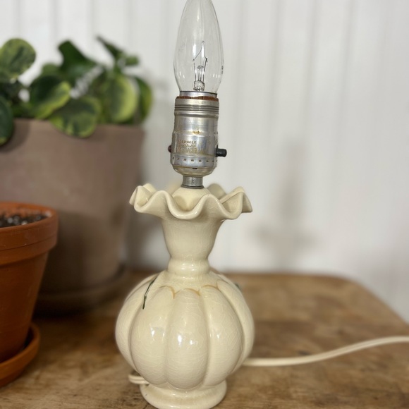 Vintage Ceramic Floral Lamp (Works) - Picture 7 of 9